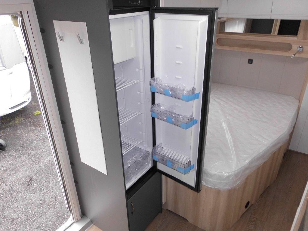 Прицеп дача Hobby De Luxe 495 WFB 2026 AUTARK Ambiente 1800kg.++: фото 10