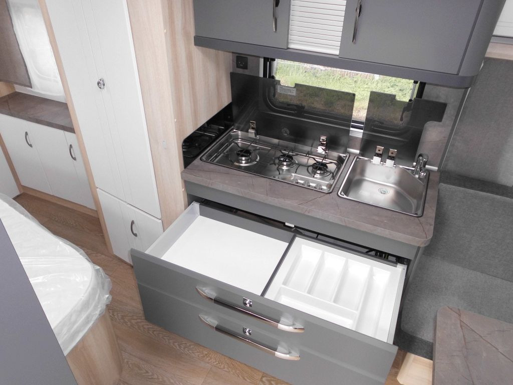 Прицеп дача Hobby De Luxe 495 WFB 2026 AUTARK Ambiente 1800kg.++: фото 13