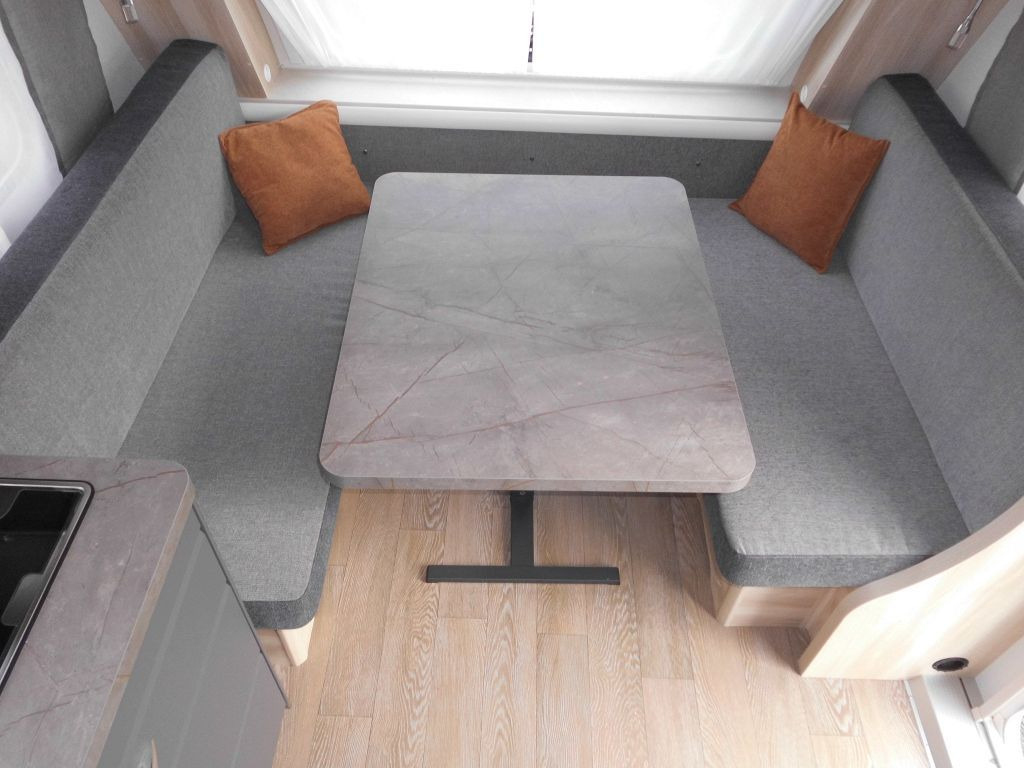 Прицеп дача Hobby De Luxe 495 WFB 2026 AUTARK Ambiente 1800kg.++: фото 7