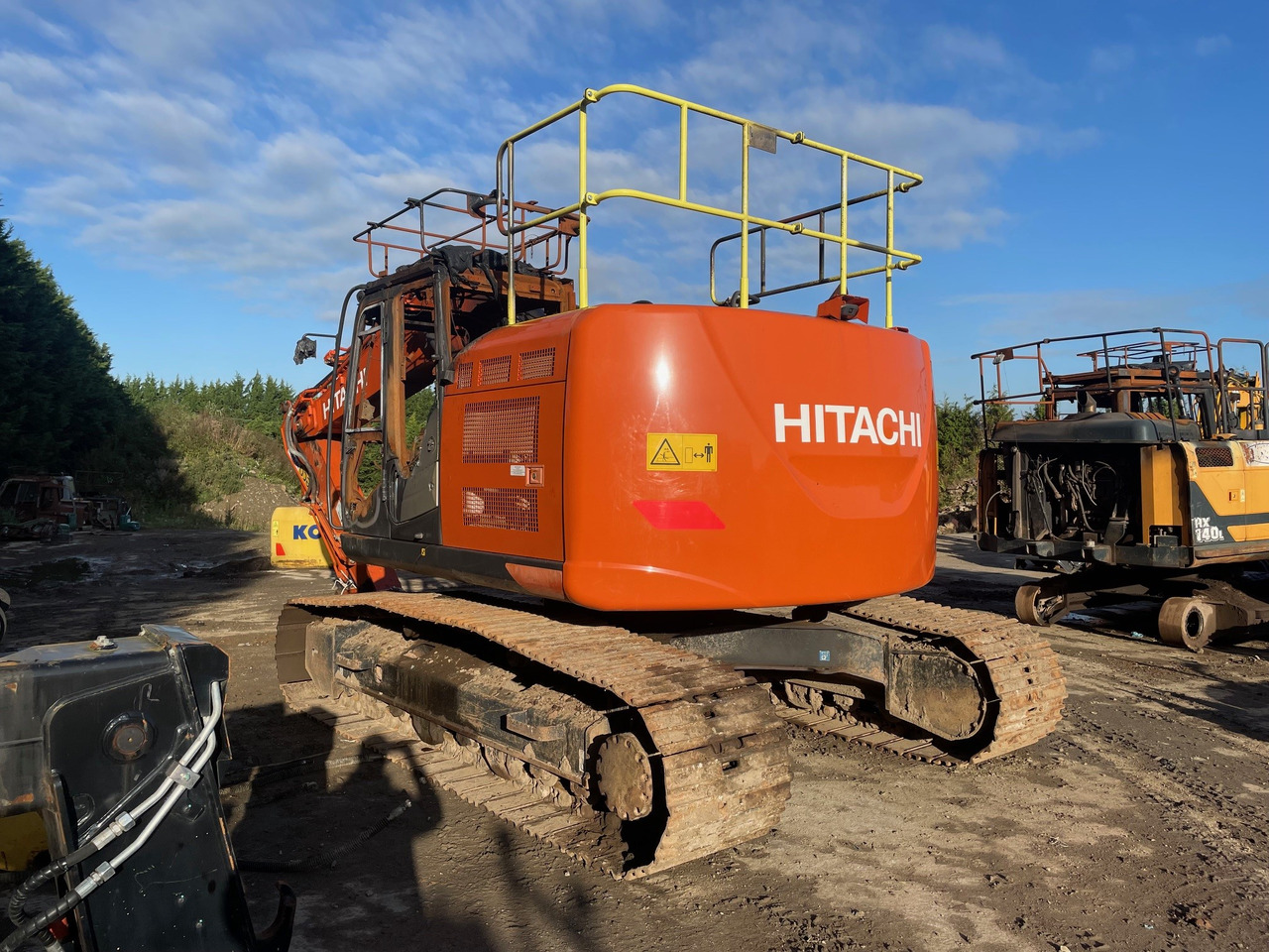 HITACHI ZX225USLC-6 - Гусеничный экскаватор: фото 3 HITACHI ZX225USLC-6 - Гусеничный экскаватор: фото 3