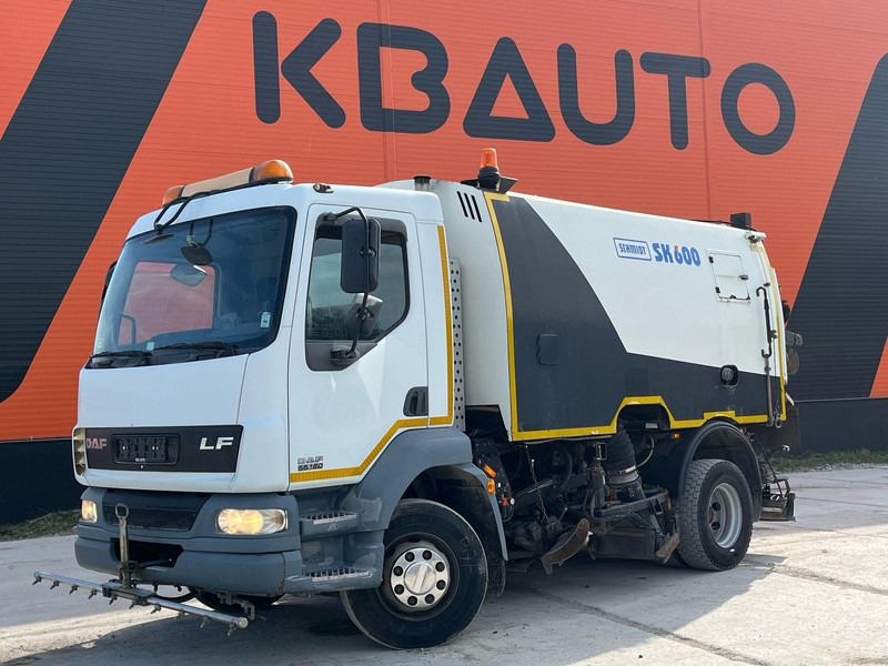 DAF LF 55.180 4x2 Schmidt SK 600 Dual LP - Подметально-уборочная машина: фото 1 DAF LF 55.180 4x2 Schmidt SK 600 Dual LP - Подметально-уборочная машина: фото 1