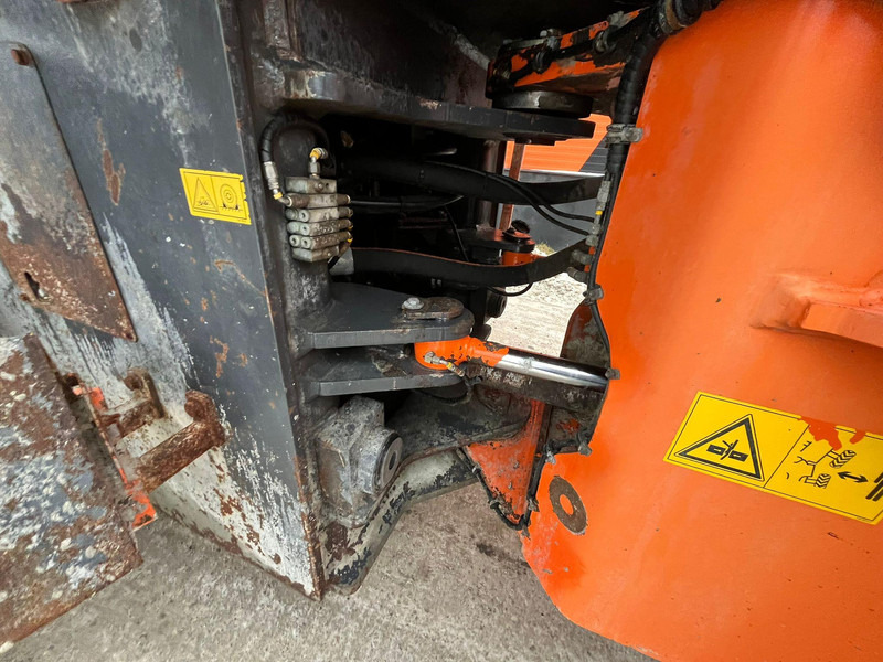 Колёсный погрузчик Doosan DL 300 4x4 AC / CENTRAL LUBRICATION: фото 12