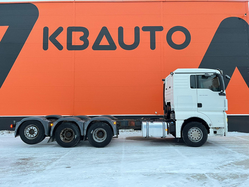 MAN TGX 35.540 8x4*4 9 TON FRONT AXLE / HYDRAULICS / PTO / INTARDER / CHASSIS L=6850 mm - Грузовик-шасси: фото 5 MAN TGX 35.540 8x4*4 9 TON FRONT AXLE / HYDRAULICS / PTO / INTARDER / CHASSIS L=6850 mm - Грузовик-шасси: фото 5