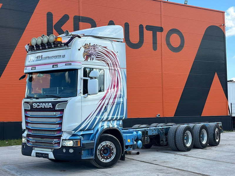Scania R560 8x4*4 9 TON FRONT AXLE / RETARDER / CHASSIS L=9130 mm - Грузовик-шасси: фото 1 Scania R560 8x4*4 9 TON FRONT AXLE / RETARDER / CHASSIS L=9130 mm - Грузовик-шасси: фото 1