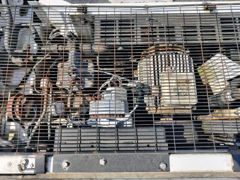 THERMO KING TS-300 REFRIGERATION UNIT / KÜLMASEADE - Кузов-рефрижератор: фото 5 THERMO KING TS-300 REFRIGERATION UNIT / KÜLMASEADE - Кузов-рефрижератор: фото 5