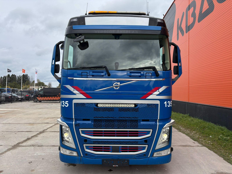 Volvo FH 500 8x4*4 FOR SALE AS CHASSIS / GCW 70 ton / PTO / CHASSIS L=6420 mm - Грузовик-шасси: фото 3 Volvo FH 500 8x4*4 FOR SALE AS CHASSIS / GCW 70 ton / PTO / CHASSIS L=6420 mm - Грузовик-шасси: фото 3