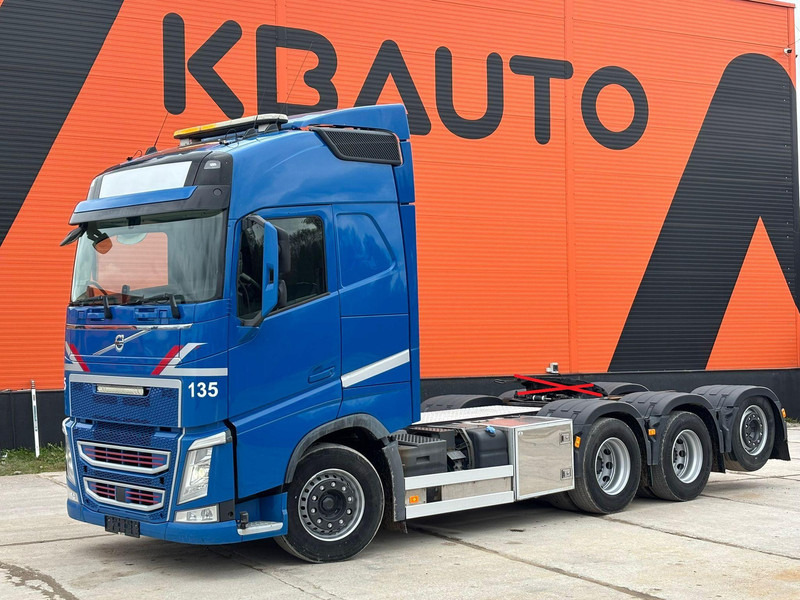 Volvo FH 500 8x4*4 FOR SALE AS CHASSIS / GCW 70 ton / PTO / CHASSIS L=6420 mm - Грузовик-шасси: фото 1 Volvo FH 500 8x4*4 FOR SALE AS CHASSIS / GCW 70 ton / PTO / CHASSIS L=6420 mm - Грузовик-шасси: фото 1