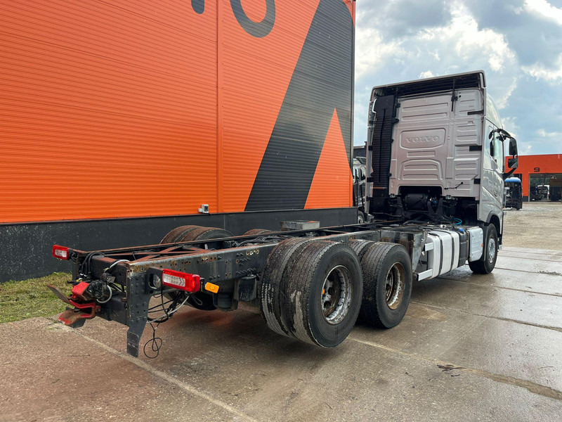 Volvo FH 750 6x4 CHASSIS L=6970 / RETARDER / PTO / TANDEM AXLE LIFT - Грузовик-шасси: фото 5 Volvo FH 750 6x4 CHASSIS L=6970 / RETARDER / PTO / TANDEM AXLE LIFT - Грузовик-шасси: фото 5