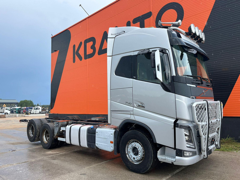 Volvo FH 750 6x4 CHASSIS L=6970 / RETARDER / PTO / TANDEM AXLE LIFT - Грузовик-шасси: фото 3 Volvo FH 750 6x4 CHASSIS L=6970 / RETARDER / PTO / TANDEM AXLE LIFT - Грузовик-шасси: фото 3