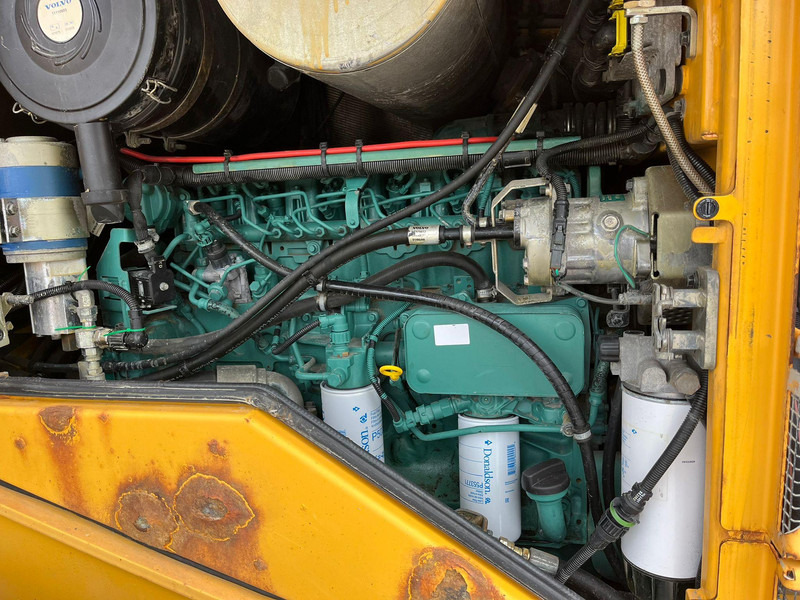 Колёсный погрузчик Volvo L 90 F 4x4 CENTRAL LUBRICATION / AC: фото 15