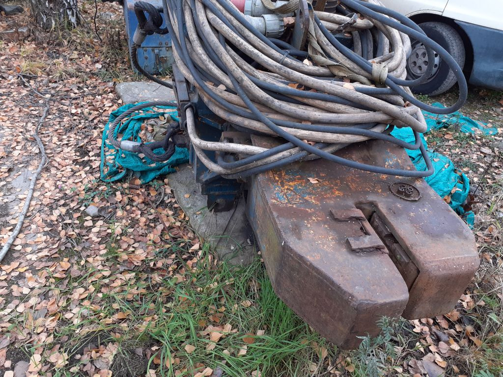 Wibromłot elektryczny TOMEN VM2-2000 do larsenów - Навесное оборудование для Строительной техники: фото 3 Wibromłot elektryczny TOMEN VM2-2000 do larsenów - Навесное оборудование для Строительной техники: фото 3