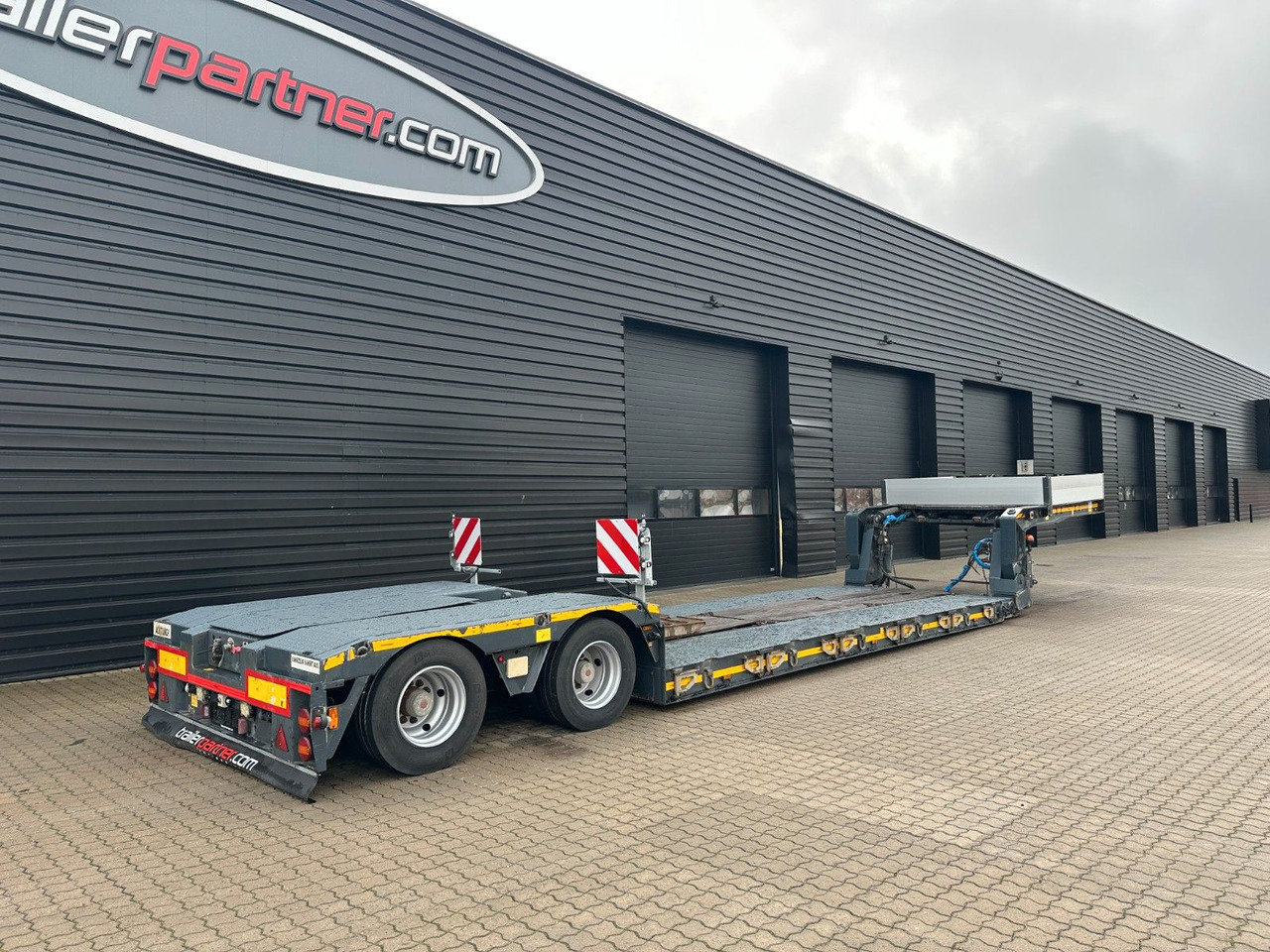 Faymonville 2 achs tiefbett / 2 x ausziehbar / 17.450 mm Faymonville 2 achs tiefbett / 2 x ausziehbar / 17.450 mm - Низкорамный полуприцеп: фото 4 Faymonville 2 achs tiefbett / 2 x ausziehbar / 17.450 mm Faymonville 2 achs tiefbett / 2 x ausziehbar / 17.450 mm - Низкорамный полуприцеп: фото 4