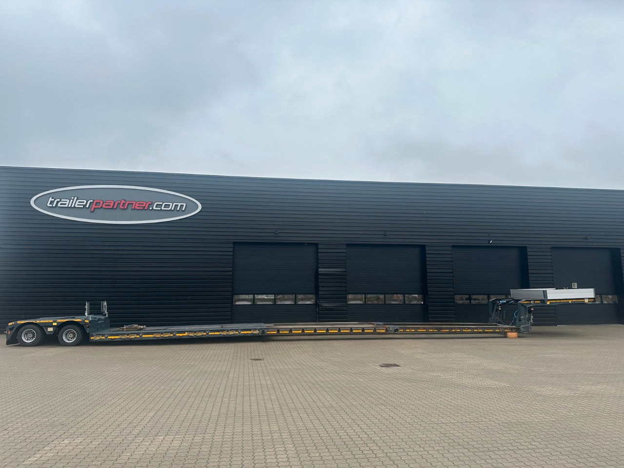 Faymonville 2 achs tiefbett / 2 x ausziehbar / 17.450 mm Faymonville 2 achs tiefbett / 2 x ausziehbar / 17.450 mm - Низкорамный полуприцеп: фото 1 Faymonville 2 achs tiefbett / 2 x ausziehbar / 17.450 mm Faymonville 2 achs tiefbett / 2 x ausziehbar / 17.450 mm - Низкорамный полуприцеп: фото 1