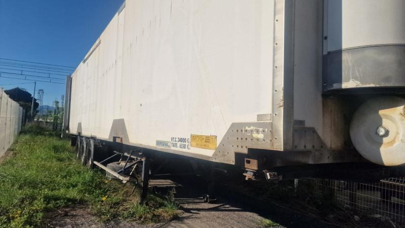 Serignac Caisse Frigorifique (Rail-route) - Полуприцеп-рефрижератор: фото 1 Serignac Caisse Frigorifique (Rail-route) - Полуприцеп-рефрижератор: фото 1