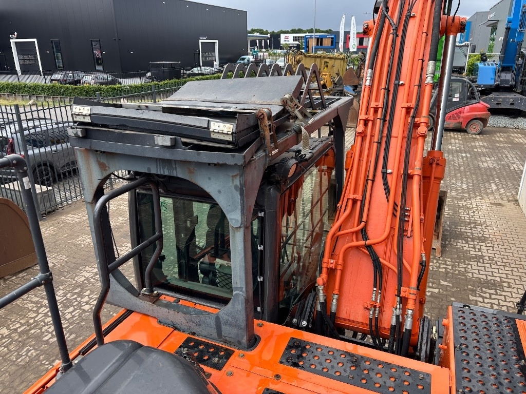 Гусеничный экскаватор Hitachi ZX 210 LC-6: фото 27
