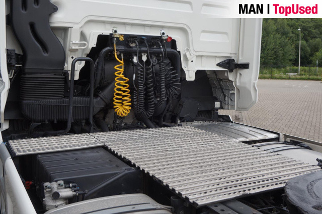 MAN TGX 18.480 4x2 BL SA / OptiView / 2 Tanks / LED - Тягач: фото 3 MAN TGX 18.480 4x2 BL SA / OptiView / 2 Tanks / LED - Тягач: фото 3