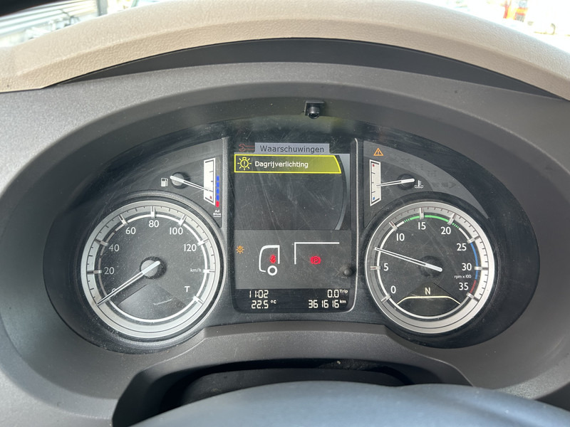 DAF LF 210 FA / 361 dkm / Curtainside / Loadlift / NL Truck - Тентованный грузовик: фото 4 DAF LF 210 FA / 361 dkm / Curtainside / Loadlift / NL Truck - Тентованный грузовик: фото 4