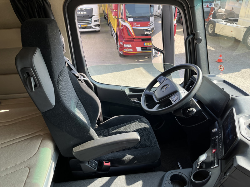 Mercedes-Benz Actros 2124 / 2023 / 18 Ton / 76 dkm / Box / Laadklep - Грузовик с закрытым кузовом: фото 3 Mercedes-Benz Actros 2124 / 2023 / 18 Ton / 76 dkm / Box / Laadklep - Грузовик с закрытым кузовом: фото 3