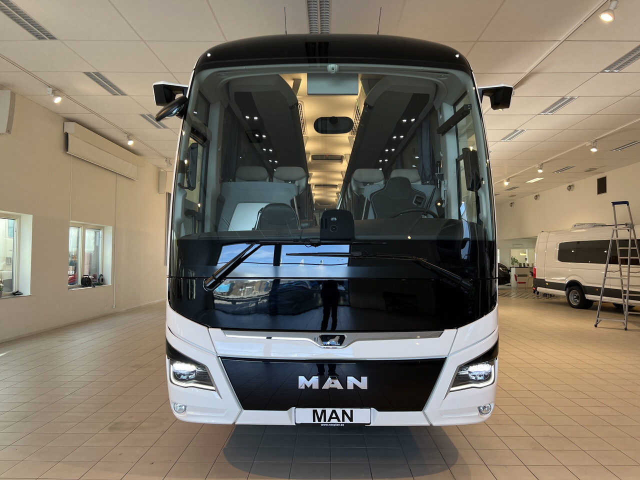 Туристический автобус MAN Lions Coach R09 Euro 6E (Dark Edition): фото 11
