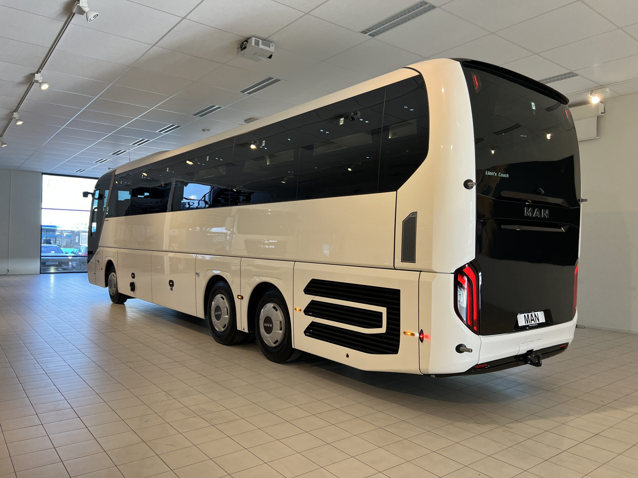 MAN Lions Coach R09 Euro 6E (Dark Edition) - Туристический автобус: фото 5 MAN Lions Coach R09 Euro 6E (Dark Edition) - Туристический автобус: фото 5
