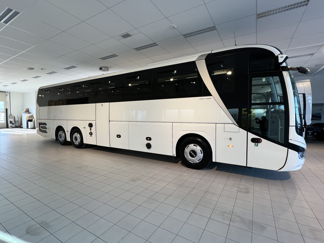 Туристический автобус MAN Lions Coach R09 Euro 6E (Dark Edition): фото 8