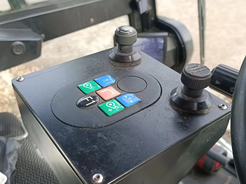 Подметально-уборочная машина Mathieu MC210 Azura MC210: фото 20