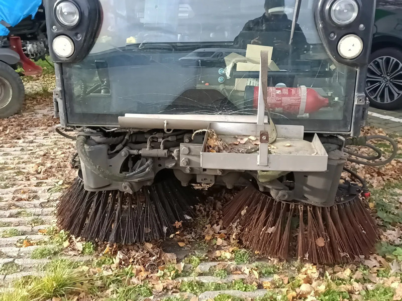 Подметально-уборочная машина Mathieu MC210 Azura MC210: фото 8