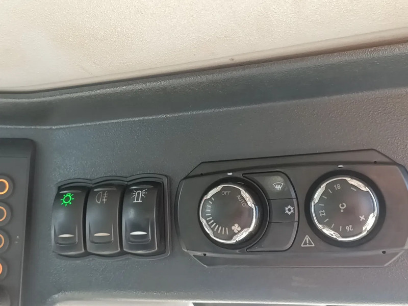 Подметально-уборочная машина Mathieu MC210 Azura MC210: фото 19