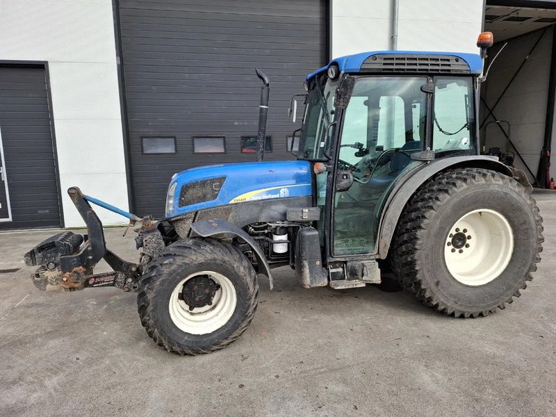 New Holland T 4040 F T4040F - Трактор: фото 2 New Holland T 4040 F T4040F - Трактор: фото 2