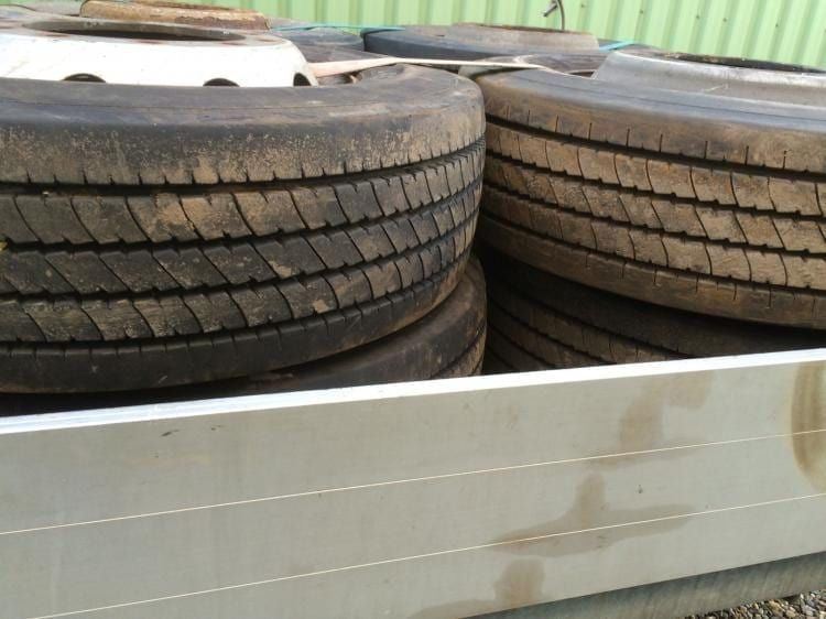 Banden met velg 275/70/22,5 profiel 90% - Колесо для Автобусов: фото 1 Banden met velg 275/70/22,5 profiel 90% - Колесо для Автобусов: фото 1