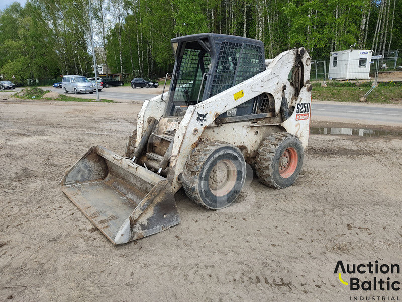 Bobcat S 250 - Мини-погрузчик с бортовым поворотом: фото 2 Bobcat S 250 - Мини-погрузчик с бортовым поворотом: фото 2