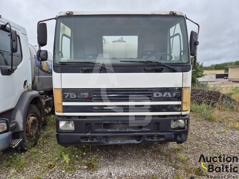 DAF with tank - Грузовик-цистерна: фото 2 DAF with tank - Грузовик-цистерна: фото 2