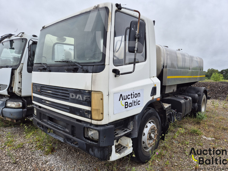 DAF with tank - Грузовик-цистерна: фото 1 DAF with tank - Грузовик-цистерна: фото 1