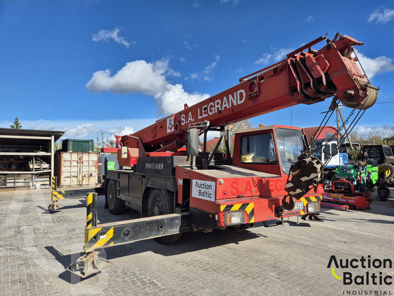 Liebherr UTM 526 - Кран-манипулятор: фото 2 Liebherr UTM 526 - Кран-манипулятор: фото 2