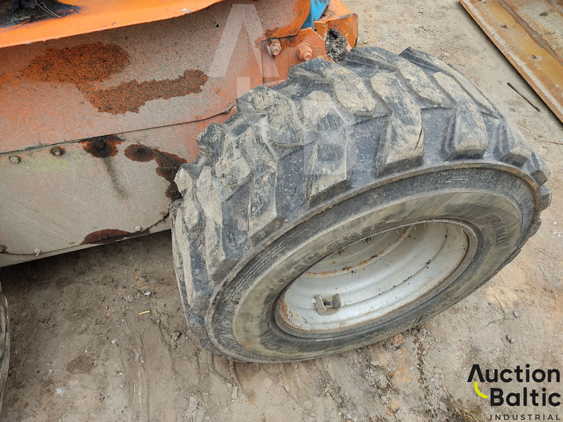 Мини-погрузчик с бортовым поворотом New Holland LS 185 B: фото 17