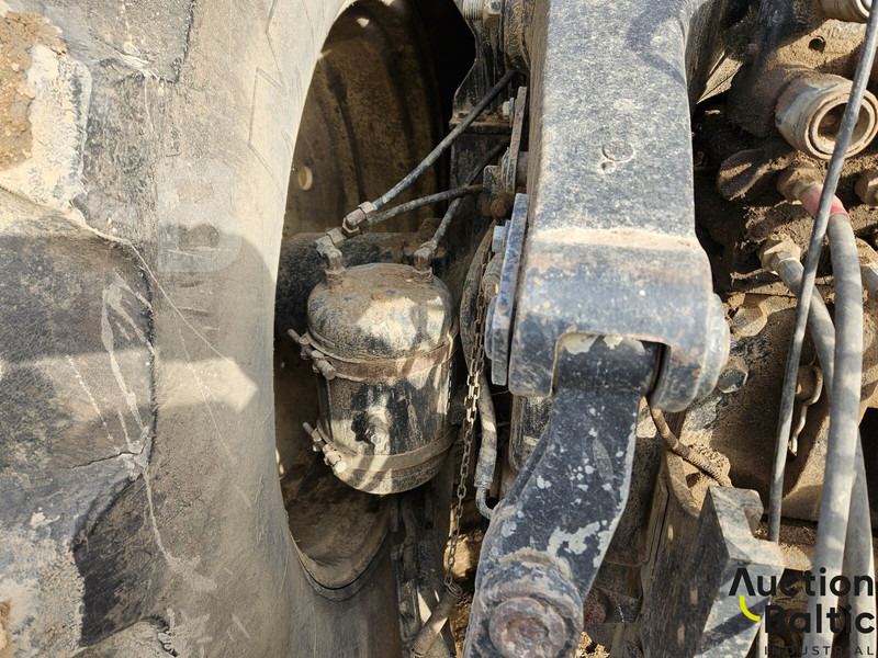 Трактор New Holland T 8040: фото 14