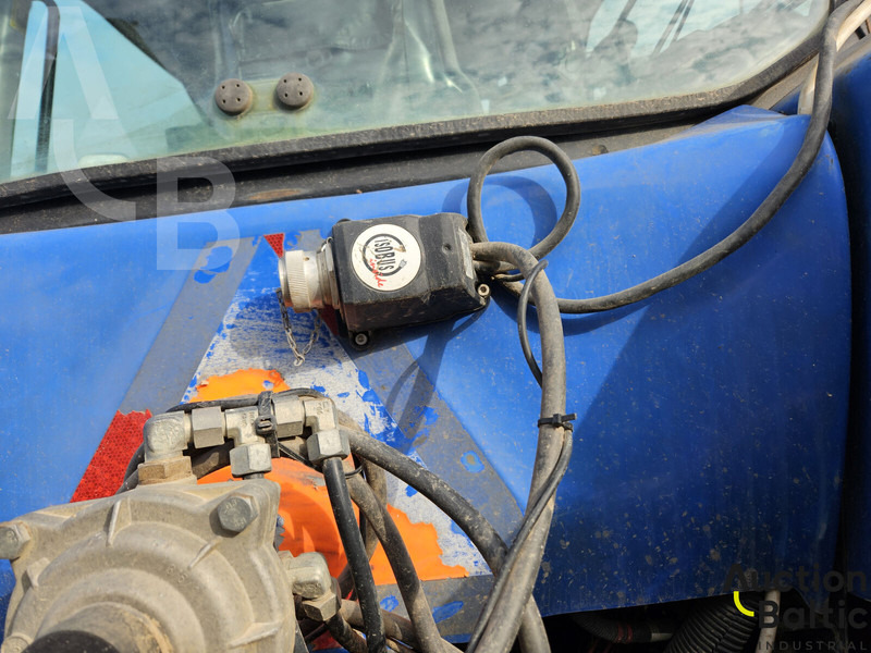 Трактор New Holland T 8040: фото 9