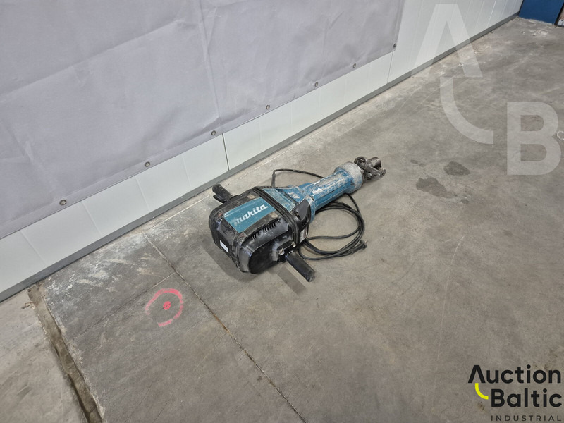 Makita HM1812 - Строительная техника: фото 3 Makita HM1812 - Строительная техника: фото 3