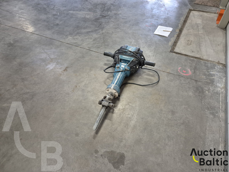 Makita HM1812 - Строительная техника: фото 2 Makita HM1812 - Строительная техника: фото 2