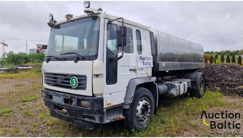 Volvo FL220 - Грузовик-цистерна: фото 1 Volvo FL220 - Грузовик-цистерна: фото 1