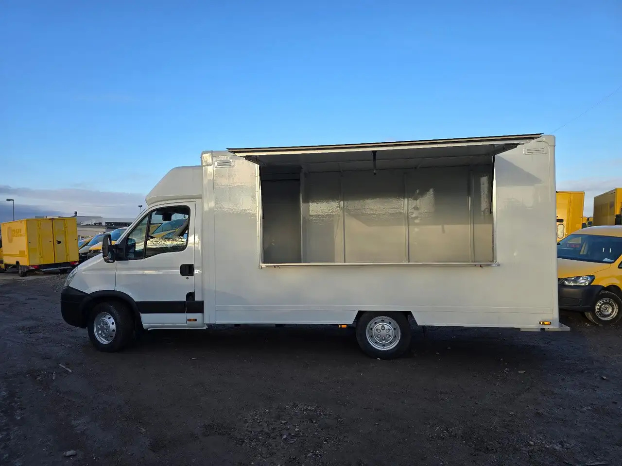 Iveco C30C/ FOODTRUCK/ Daily - Торговый грузовик: фото 2 Iveco C30C/ FOODTRUCK/ Daily - Торговый грузовик: фото 2