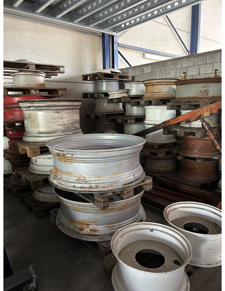 New Holland verschillende soorten velgen - Колесный диск: фото 1 New Holland verschillende soorten velgen - Колесный диск: фото 1