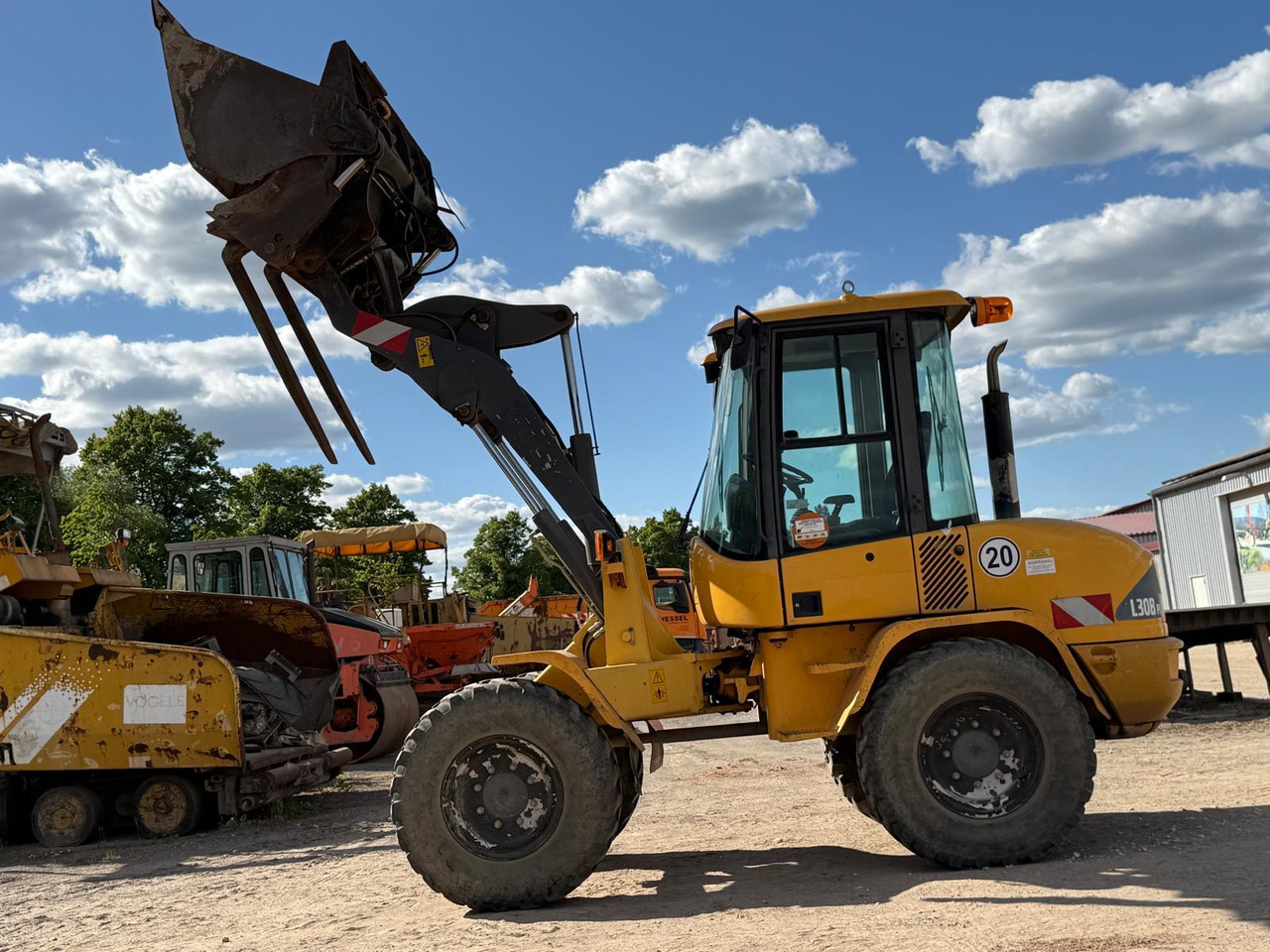 Volvo L 30 B-Z/K incl. 3-1shovel and fork - Колёсный погрузчик: фото 4 Volvo L 30 B-Z/K incl. 3-1shovel and fork - Колёсный погрузчик: фото 4