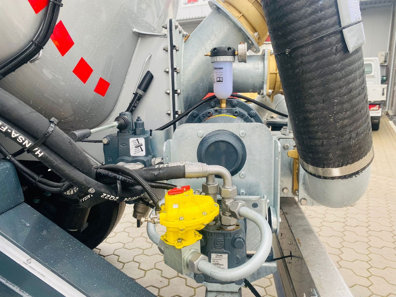 Полуприцеп-цистерна D-TEC Gülletanker SV 2011 "SV2006 BASIC": фото 8 Полуприцеп-цистерна D-TEC Gülletanker SV 2011 "SV2006 BASIC": фото 8