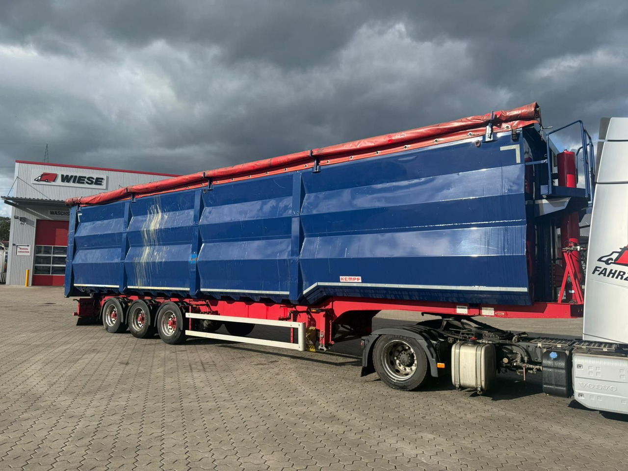 Kempf SKM 35/3 Großraummulde für Schrott 85m³ - Самосвальный полуприцеп: фото 1 Kempf SKM 35/3 Großraummulde für Schrott 85m³ - Самосвальный полуприцеп: фото 1