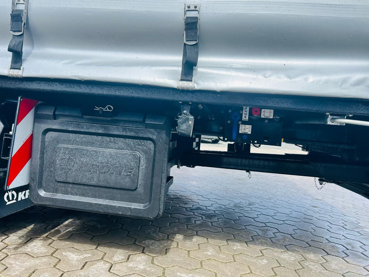 Тентованный полуприцеп Krone SDP 27 Stufensattel Auflieger mit Spreizheck: фото 14