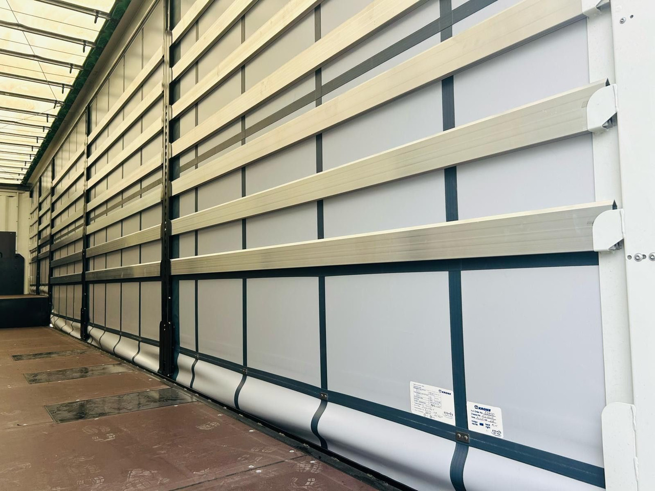 Тентованный полуприцеп Krone SDP 27 Stufensattel Auflieger mit Spreizheck: фото 9