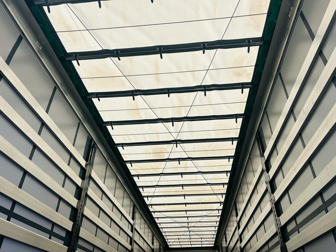 Тентованный полуприцеп Krone SDP 27 Stufensattel Auflieger mit Spreizheck: фото 11