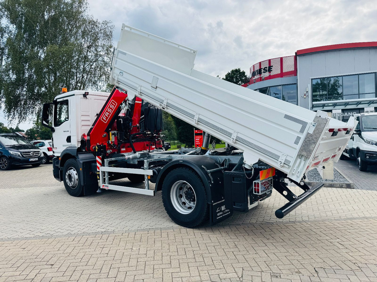 MAN 18.320 4x2 mit Fassi Ladekran Sofort Verfügbar - Самосвал, Автоманипулятор: фото 2 MAN 18.320 4x2 mit Fassi Ladekran Sofort Verfügbar - Самосвал, Автоманипулятор: фото 2