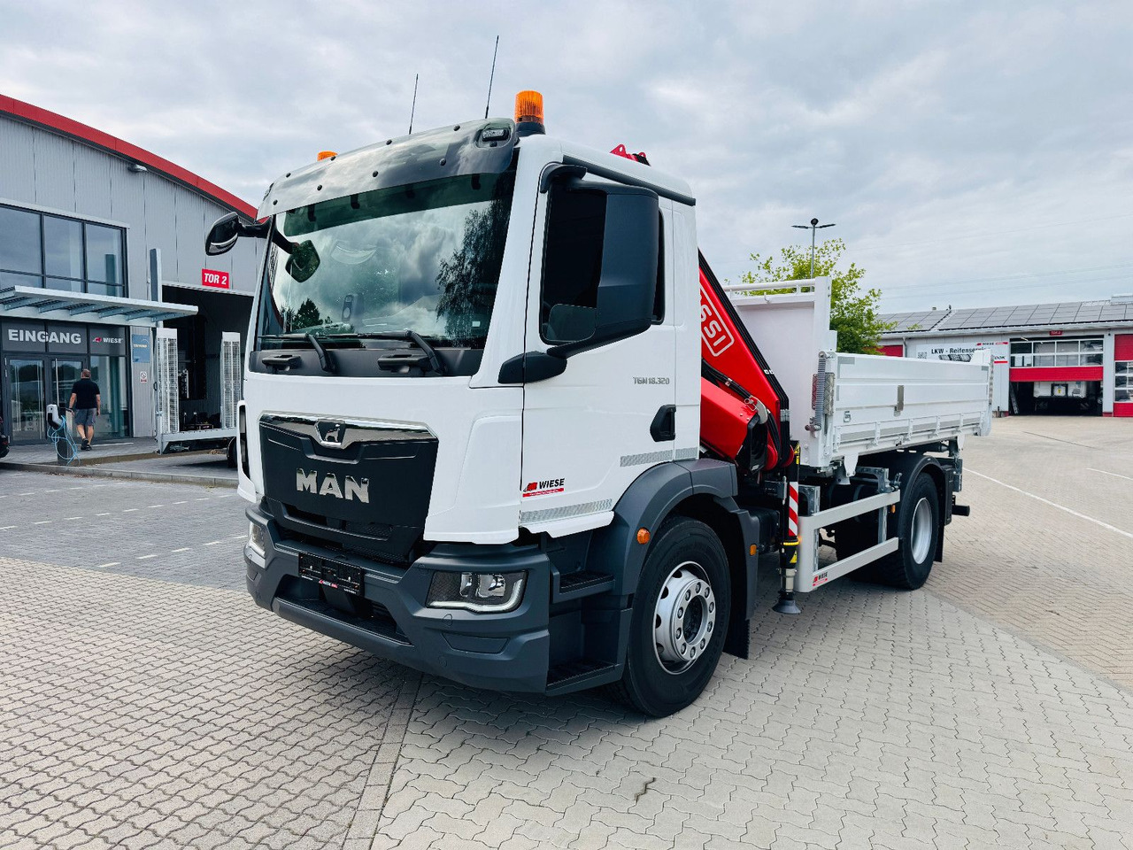 MAN 18.320 4x2 mit Fassi Ladekran Sofort Verfügbar - Самосвал: фото 1 MAN 18.320 4x2 mit Fassi Ladekran Sofort Verfügbar - Самосвал: фото 1